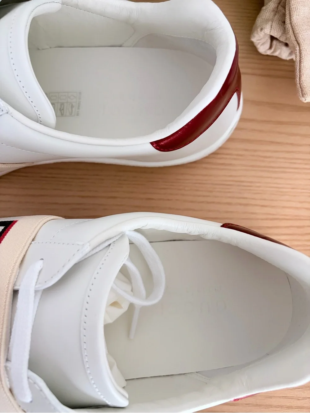 Gucci White Leather Sneakers with Beige Logo Strap